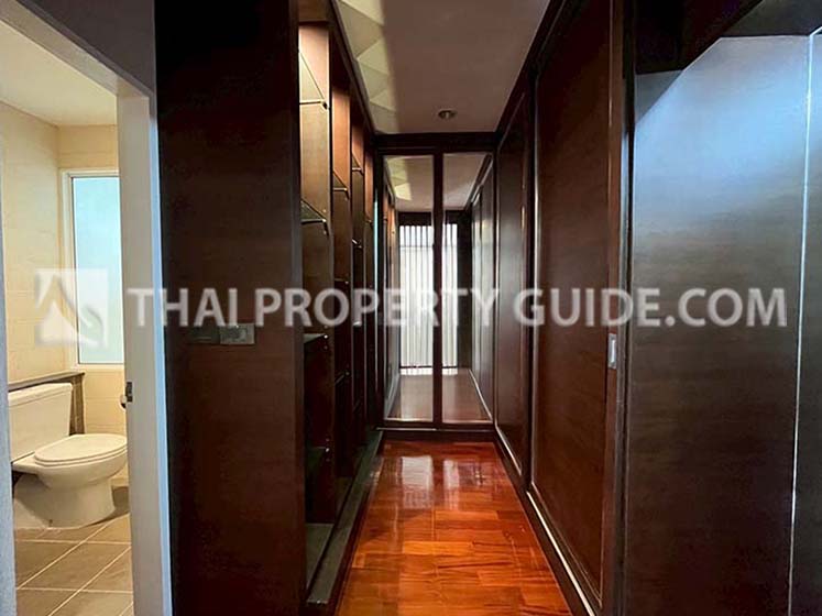 House with Shared Pool in Bangnatrad 